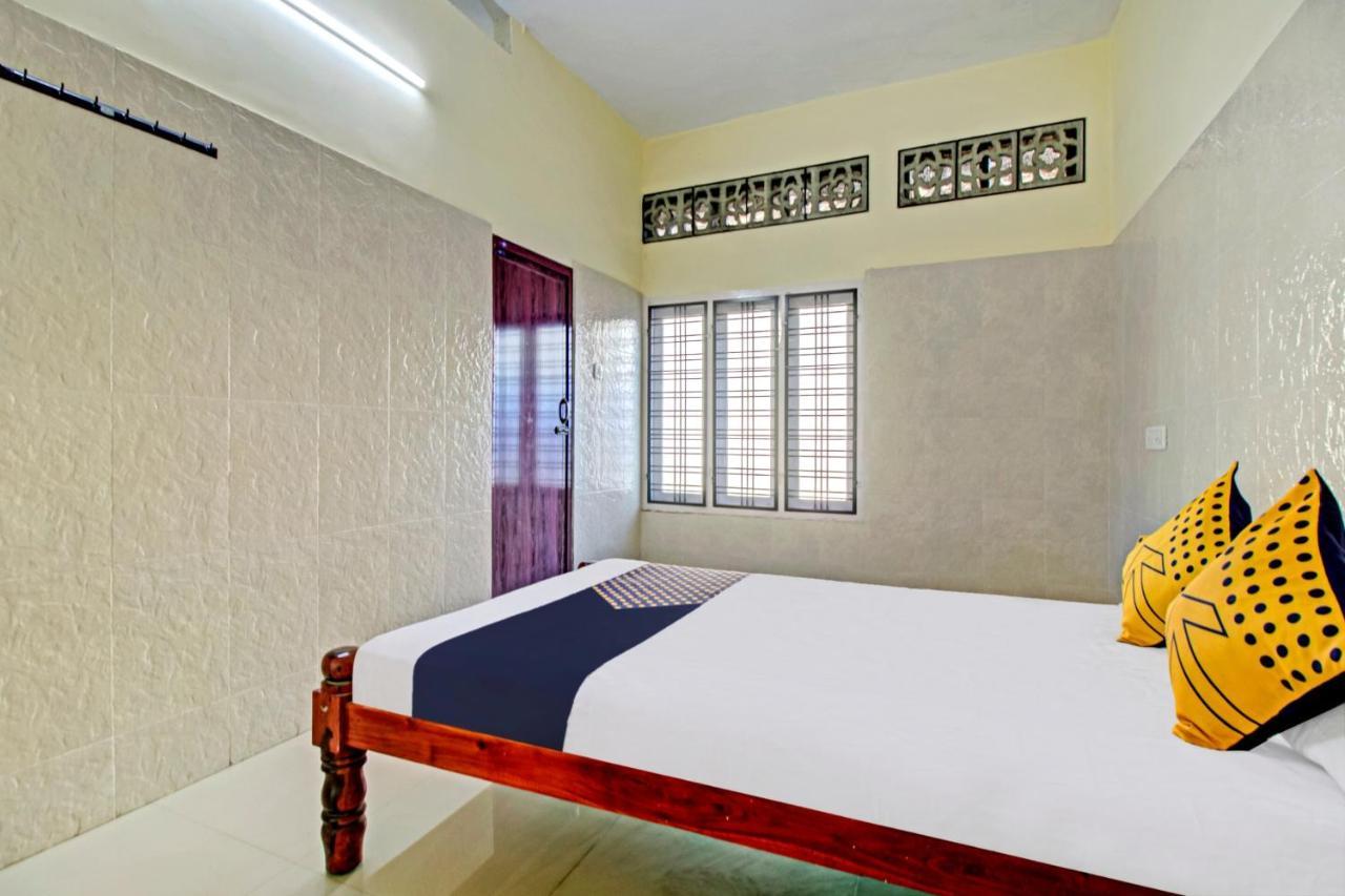 Spot On J P Tourist Home Kollam Dış mekan fotoğraf
