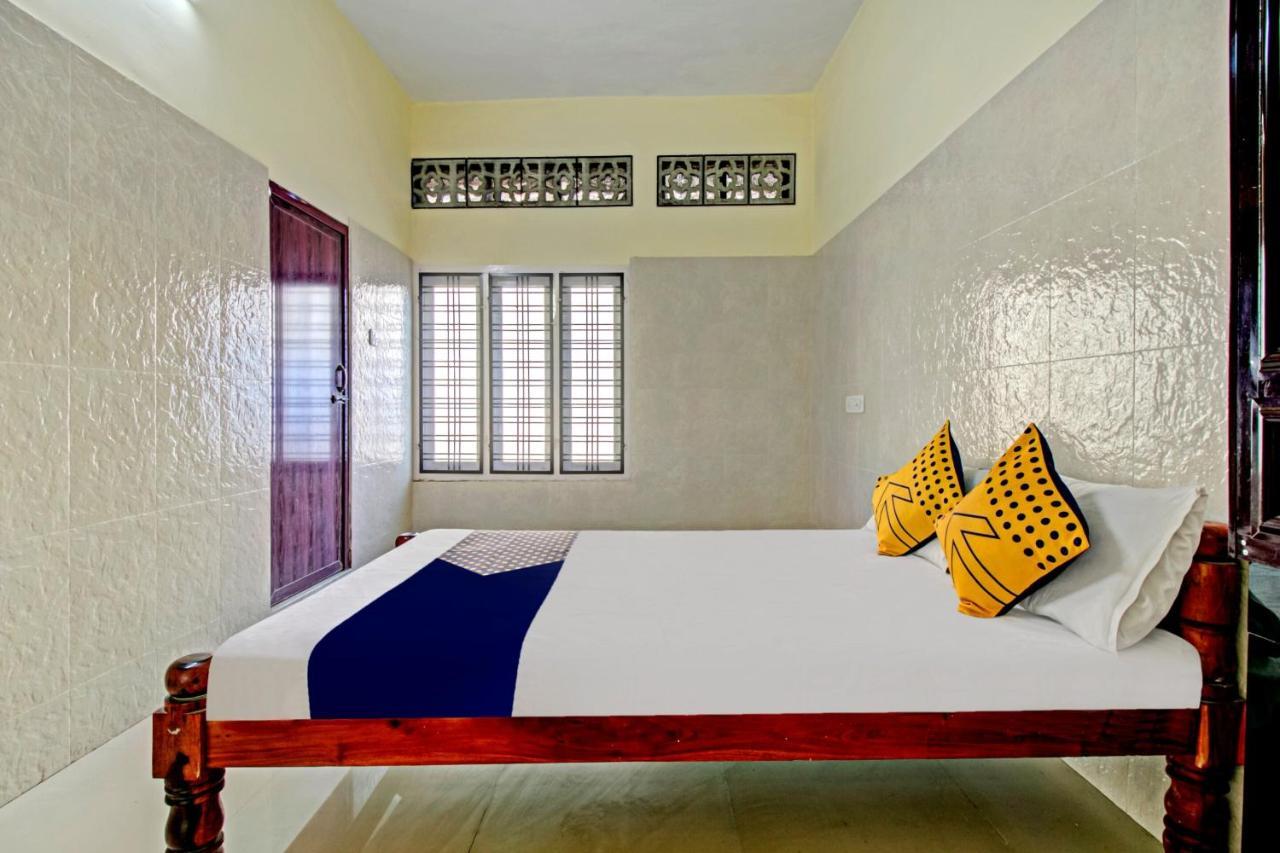 Spot On J P Tourist Home Kollam Dış mekan fotoğraf