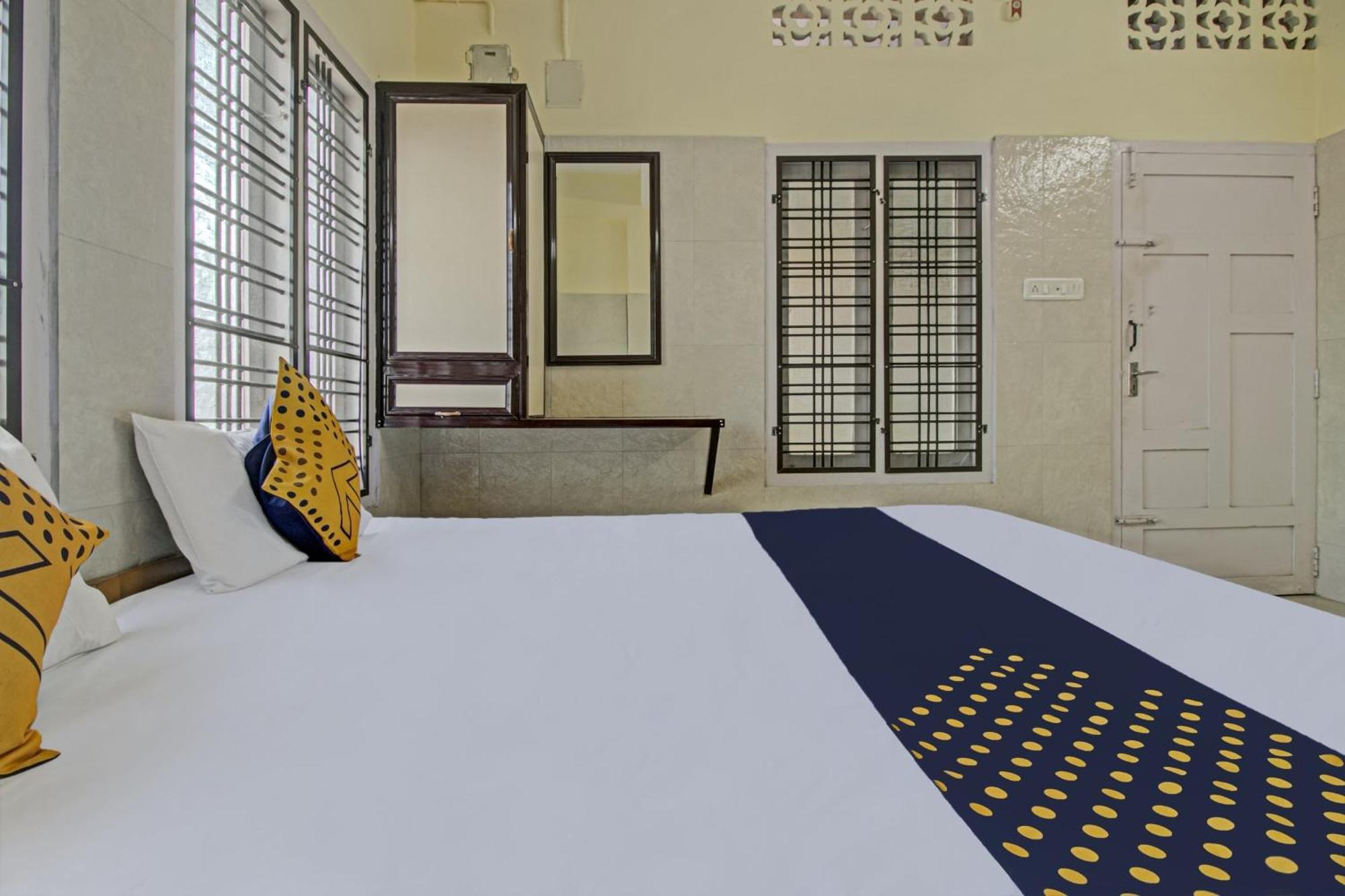 Spot On J P Tourist Home Kollam Dış mekan fotoğraf