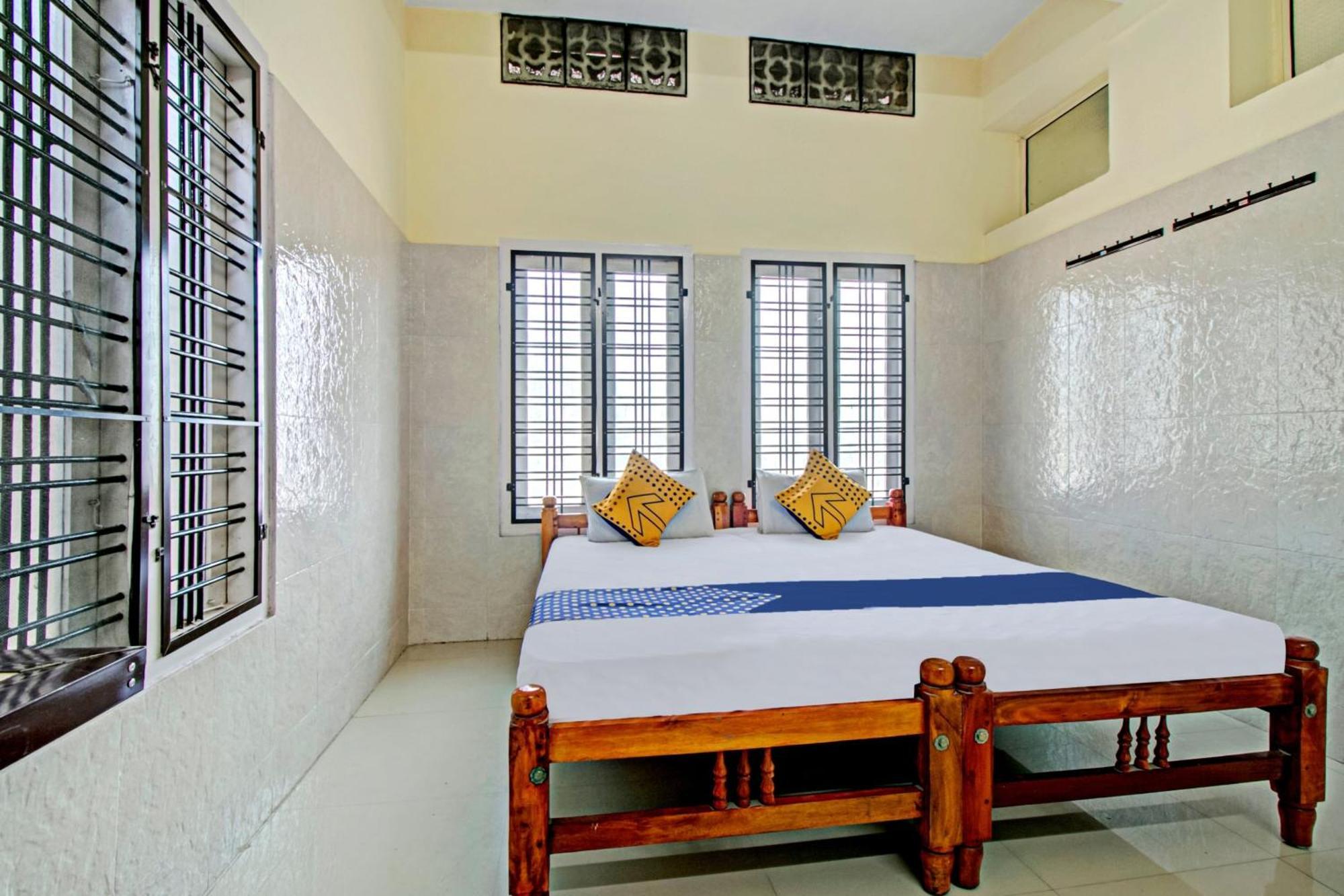 Spot On J P Tourist Home Kollam Dış mekan fotoğraf