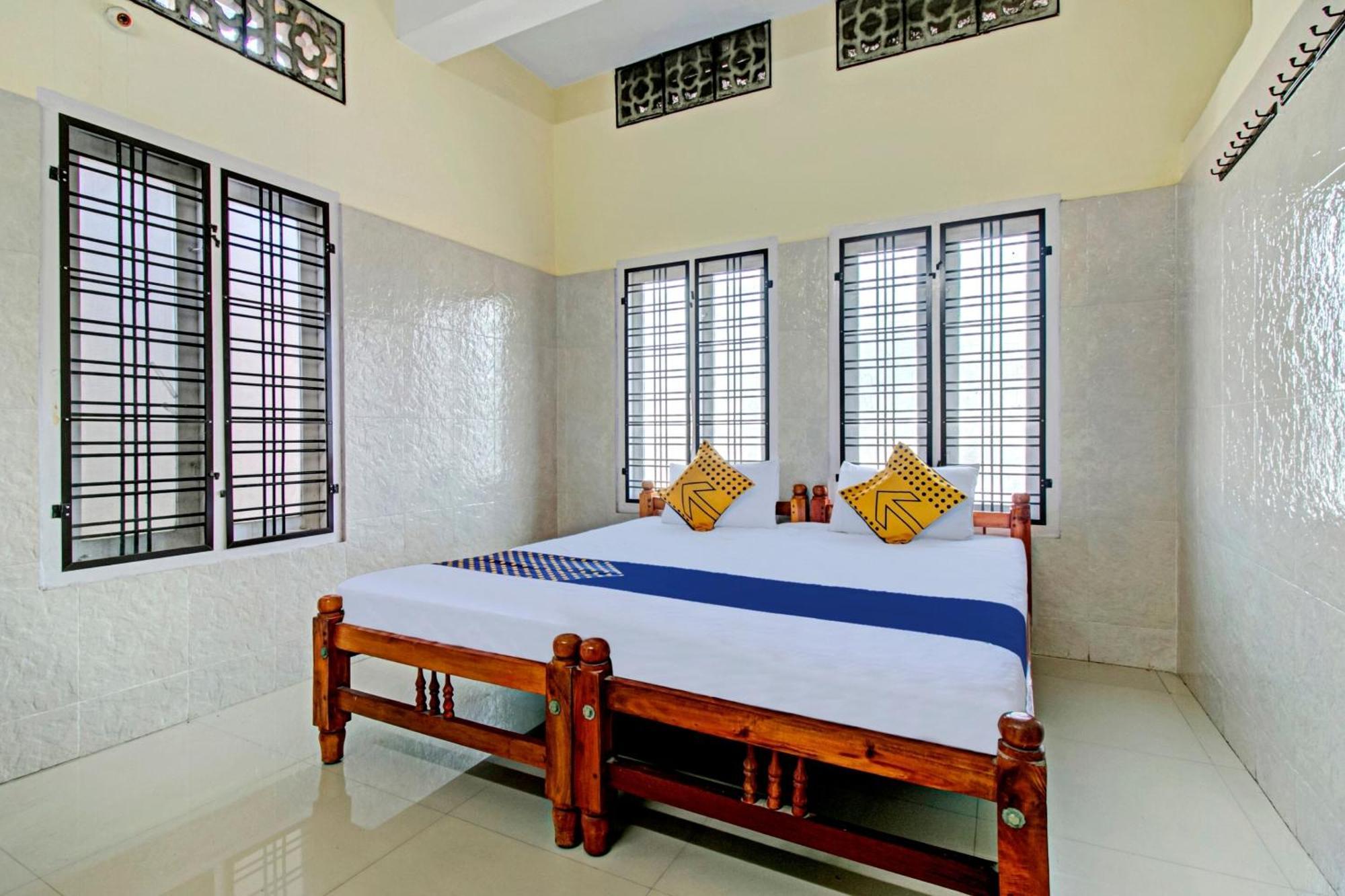 Spot On J P Tourist Home Kollam Dış mekan fotoğraf