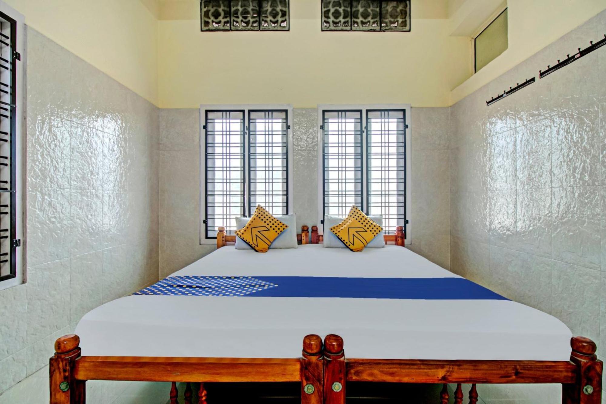 Spot On J P Tourist Home Kollam Dış mekan fotoğraf