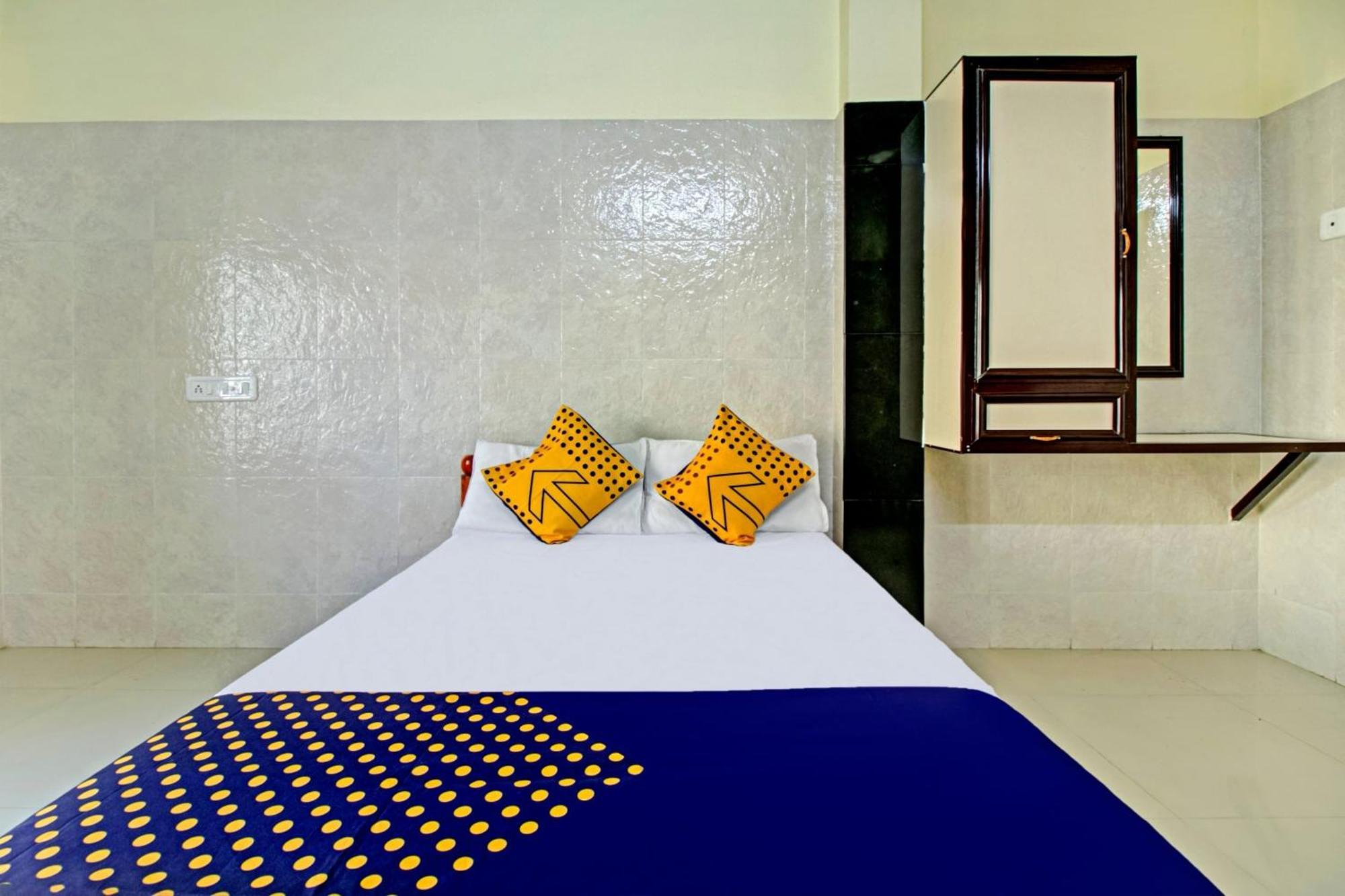 Spot On J P Tourist Home Kollam Dış mekan fotoğraf