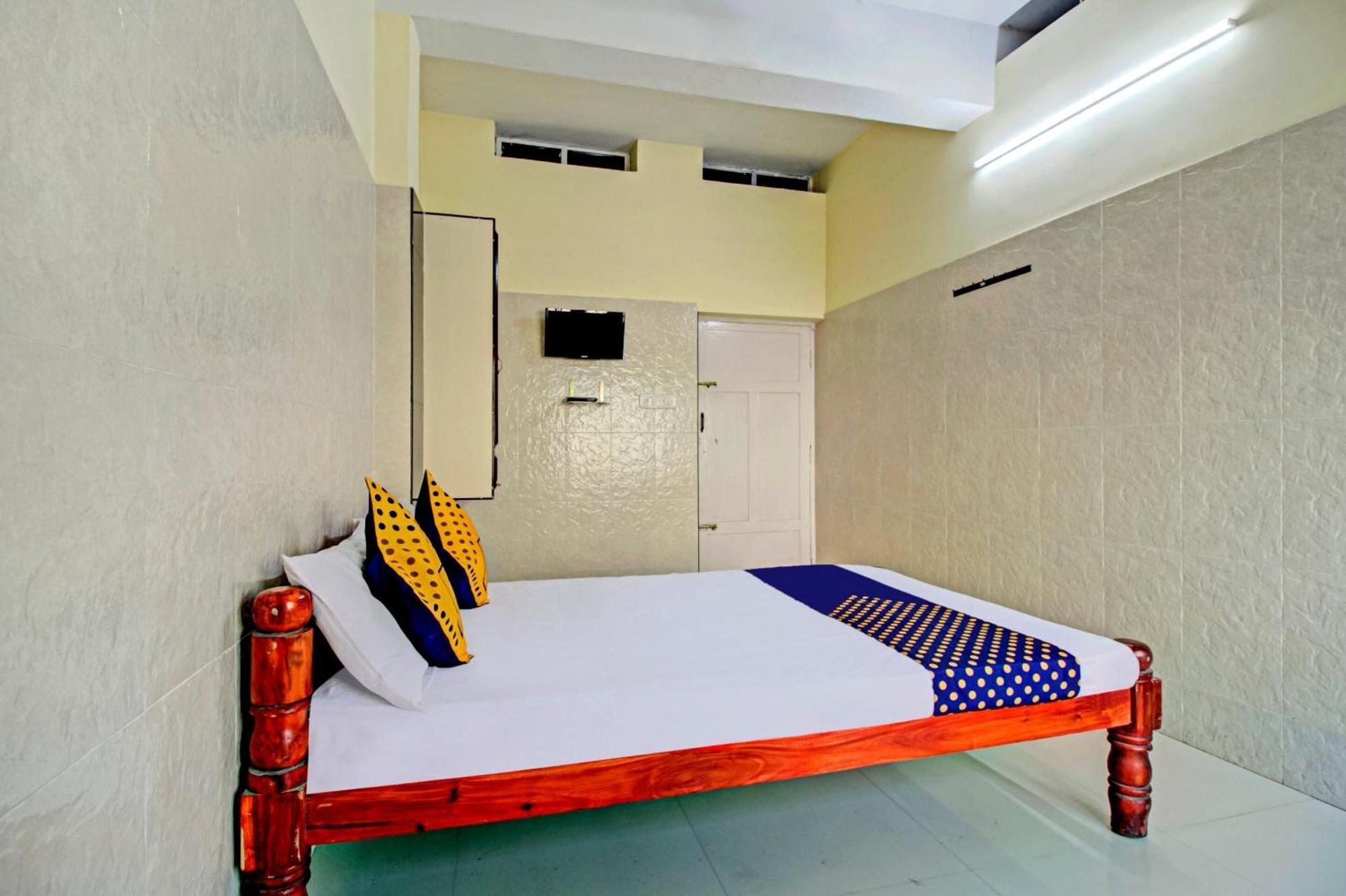 Spot On J P Tourist Home Kollam Dış mekan fotoğraf