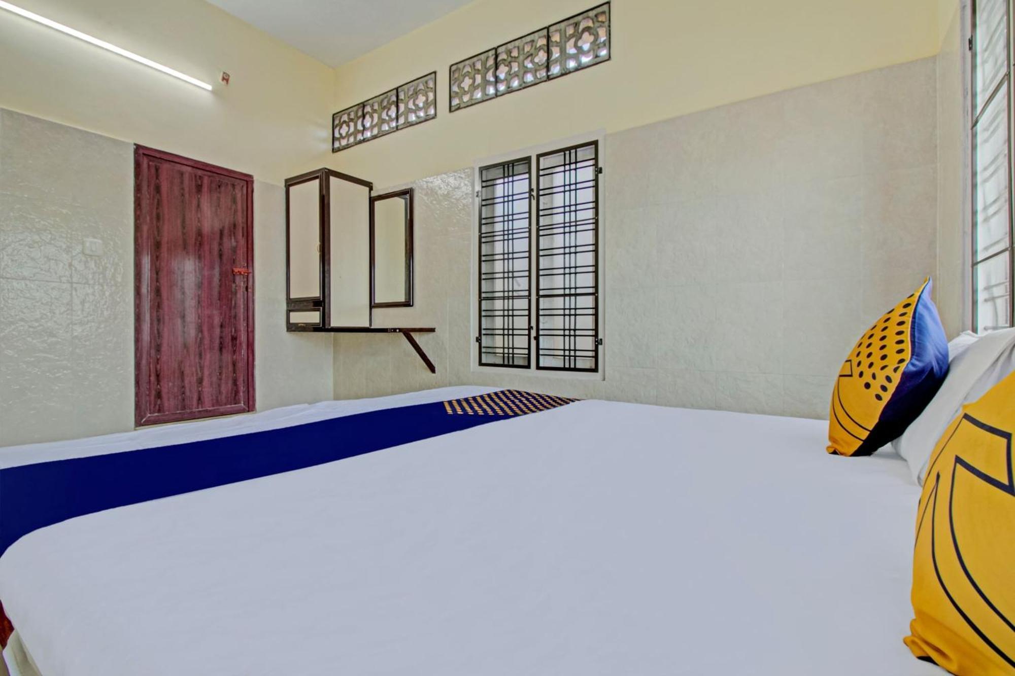 Spot On J P Tourist Home Kollam Dış mekan fotoğraf